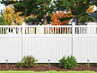 <b>White vinyl closed spindle top privacy fence</b>